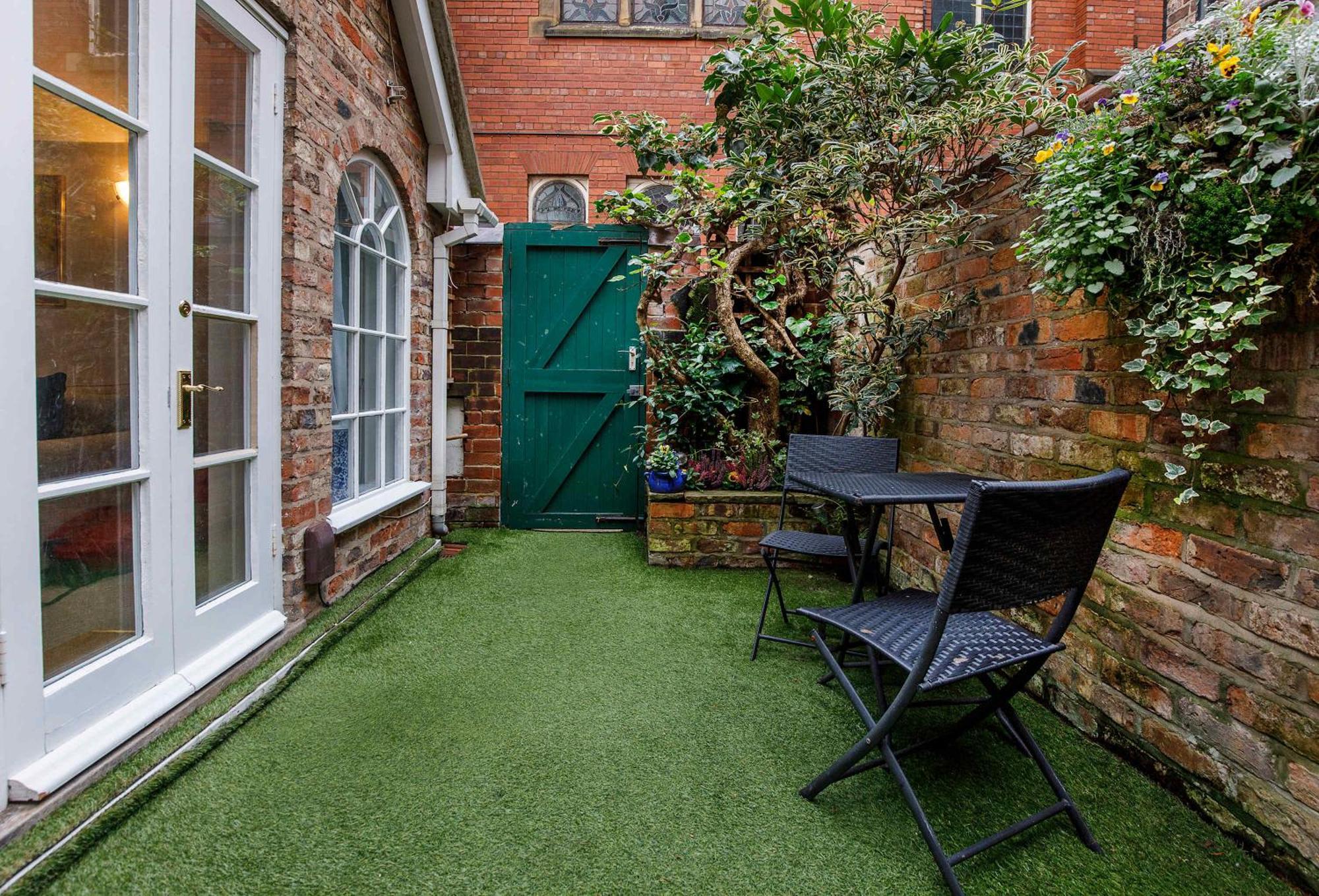 Monk Bar Garden Hideaway Villa York Exterior photo