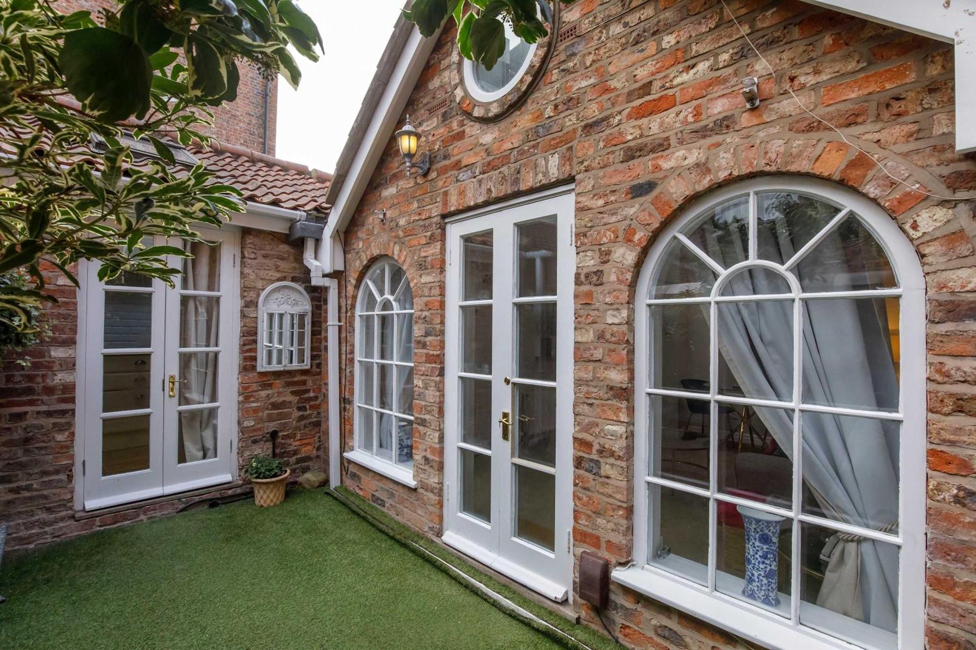 Monk Bar Garden Hideaway Villa York Exterior photo